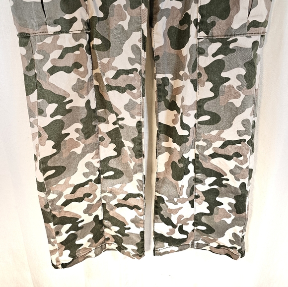 Celebrity Pink Sz 7/28 Camo Pants - Picture 7 of 8